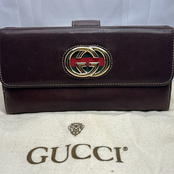 Gucci Interlocking GG Signature Wallet - Picture 3 of 17